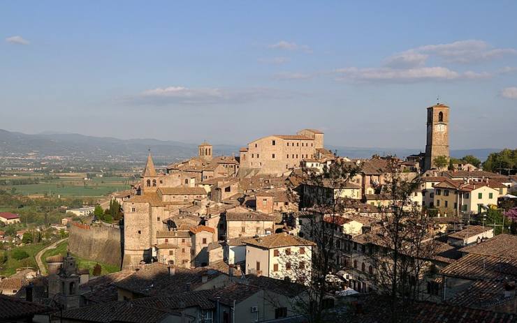 Uno scorcio su Anghiari (Wikipedia Luca Aless FOTO) - 