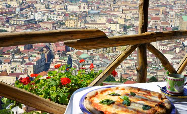 pizza con vista su Spaccanapoli