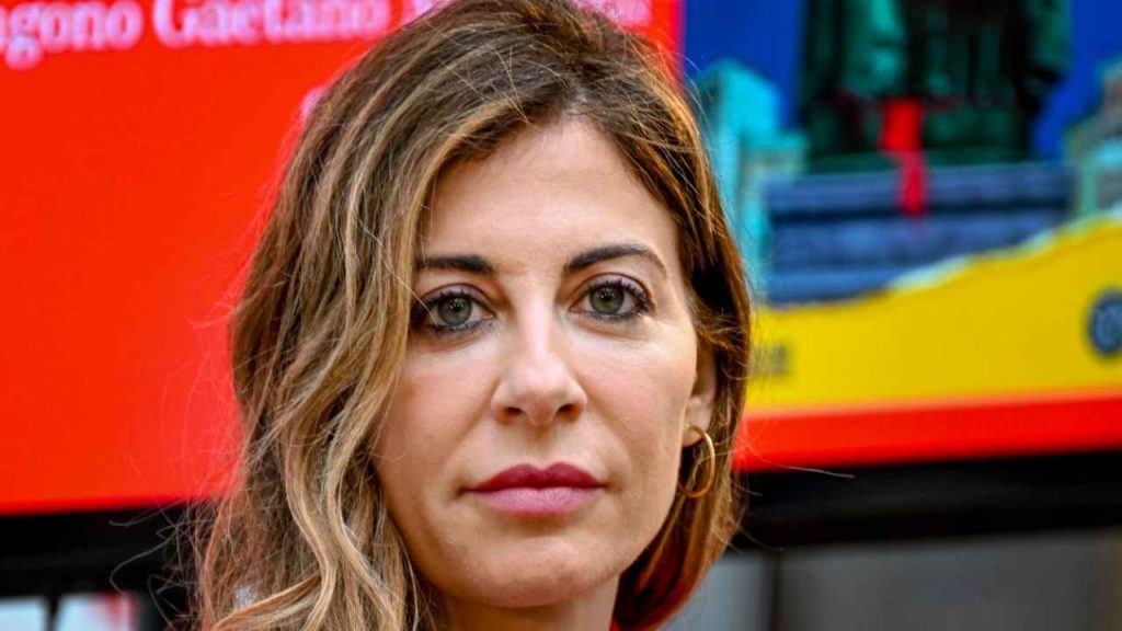 Francesca Fagnani, nel momento più bello la doccia gelata | La conduttrice è costretta ad arrendersi