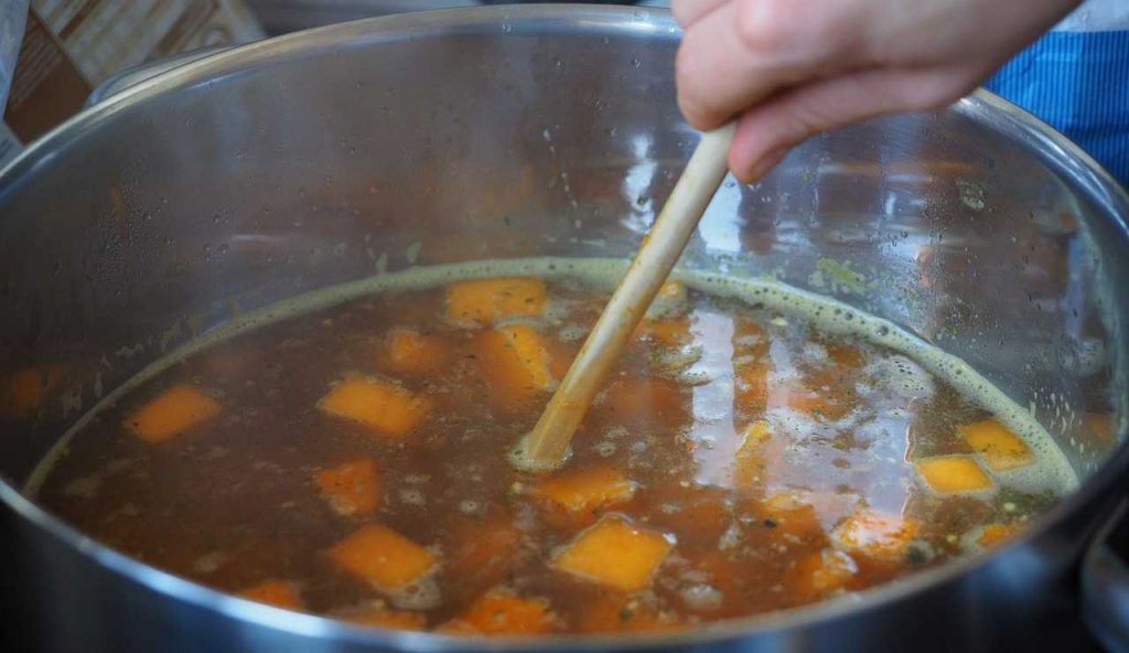 Dado, altro che pieno di conservanti come quello del supermercato: con questa ricetta lo prepari a casa ed è anche più sano