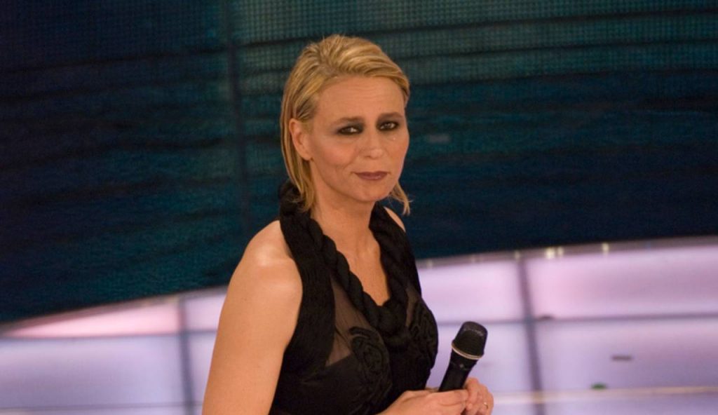 Sparito per colpa di una malattia | Maria De Filippi non sapeva niente: angoscia alle stelle