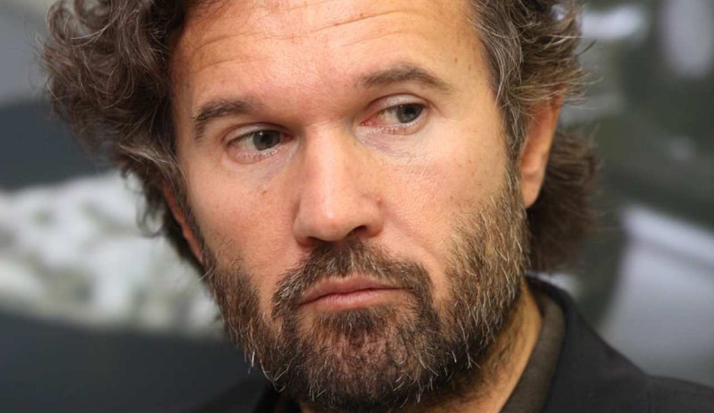 Carlo Cracco, avete mai visto la sua casa? Si trova a Milano ma non sembra: unica come lui