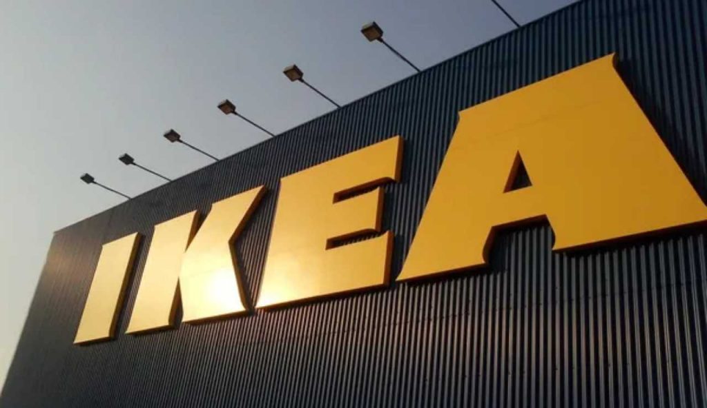 Maisons Du Monde fa impallidire Ikea: il suo divano va a ruba | É ancora in saldo