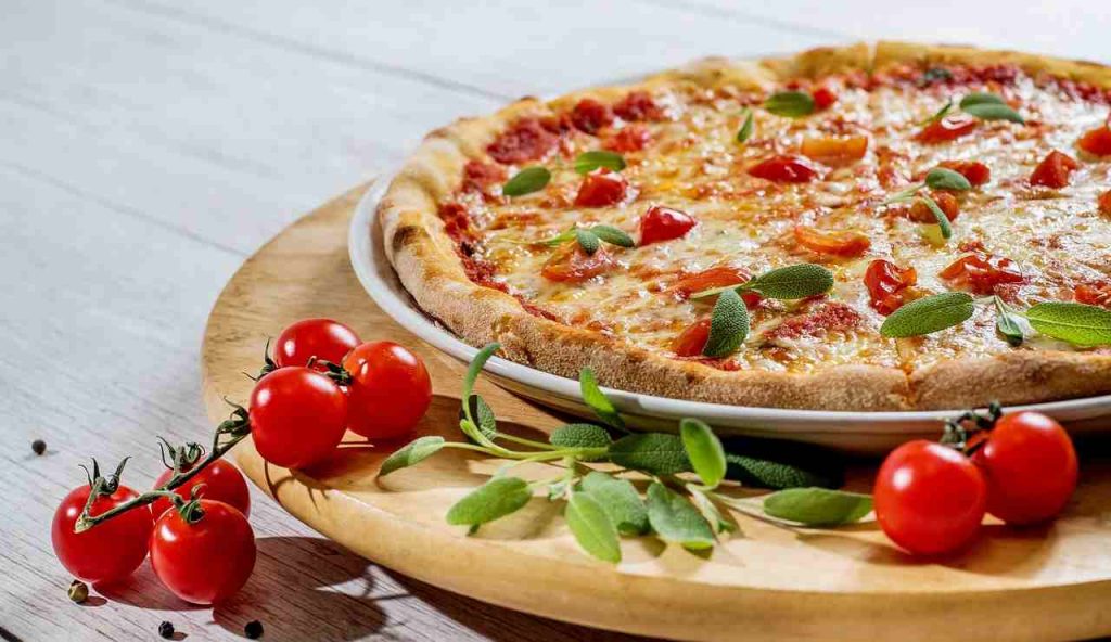 Vale praticamente come una macchina | È la pizza più costosa del mondo: non proviene da Napoli