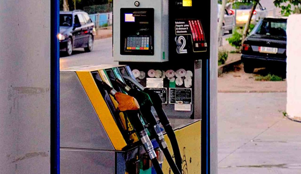 Riforma Accise Carburanti: in arrivo aumenti per benzina e diesel | Le previsioni di prezzo per i prossimi giorni