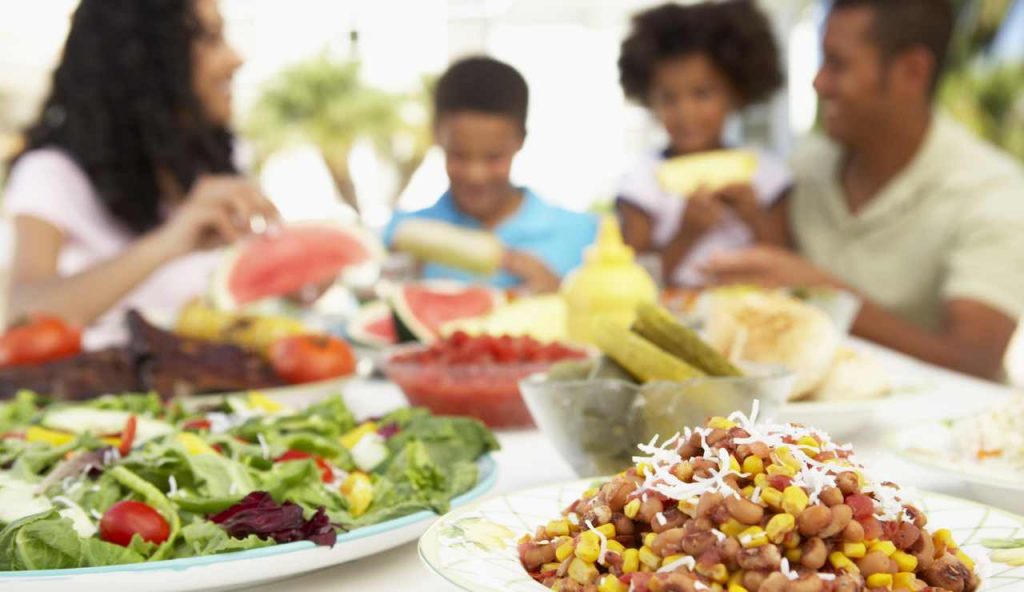 Colazione, Pranzo e Cena: stiamo sbagliando tutti | Quanti pasti dovremo fare al giorno per stare in forma