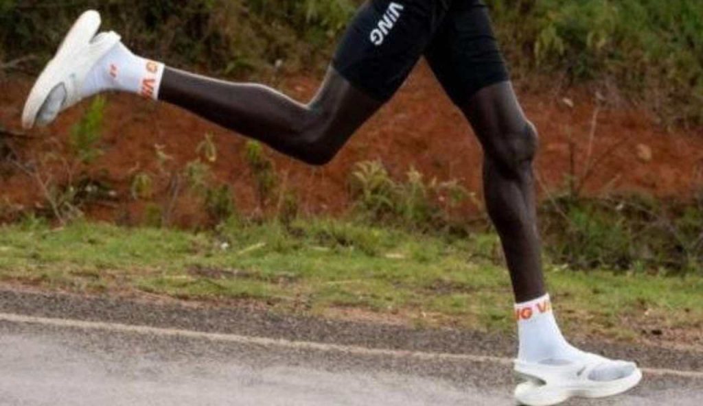 Sandali con piastra in carbonio: la nuova frontiera del running?