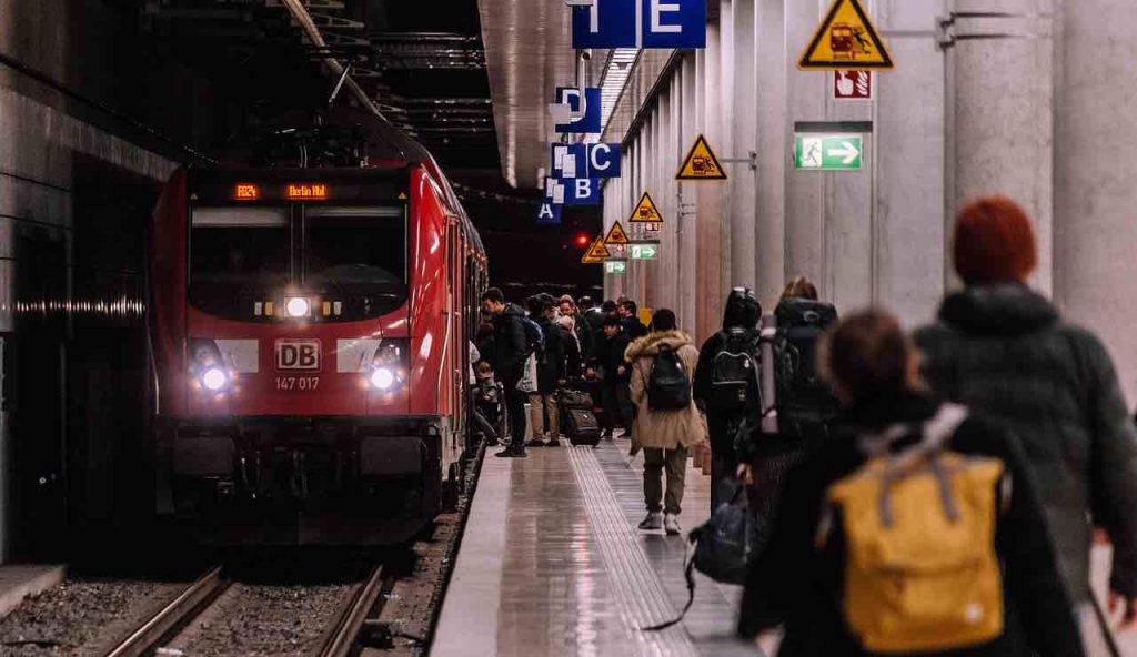 Trenitalia, che offerta Wow: biglietti a metà prezzo ancora per pochi giorni | Basta prenotare il giorno prima