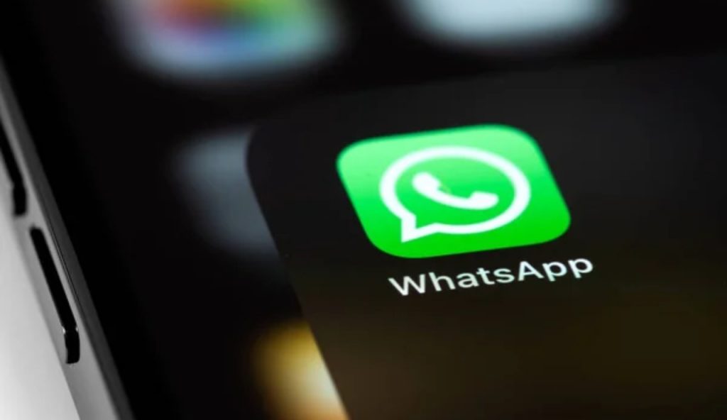 24, 25 e 79: se non hai questi numeri nel tuo iPhone, addio WhatsApp | Tra pochi giorni si bloccherà